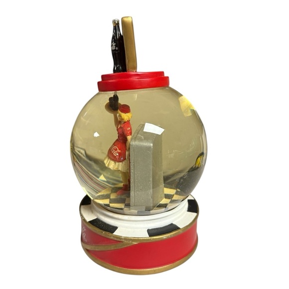 Coca Cola Diner Glitter Globe - Picture 5 of 6